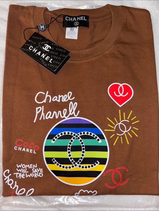 The Unbranded Brand Tops - Brand New !! Brown Short-Sleeve Graphic Logo Tee with Multicolor Motifs